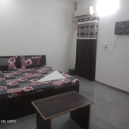 Hotel A S Palace & Restaurant By Wb Inn آغْرا المظهر الخارجي الصورة